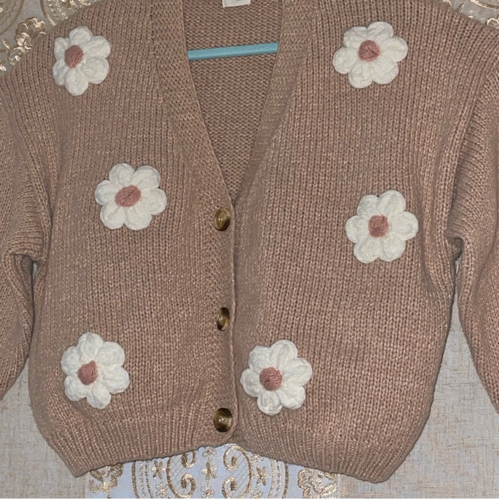 HANDMADE FLOWER KNIT SWEATER - Picture 4 of 6